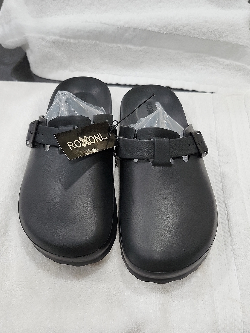 ROXONI MATTE BLACK SLIP-ON CLOGS